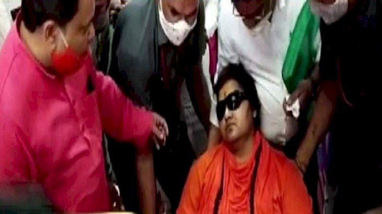 प्रदेश भाजपा कार्यालय में बेहोश होकर गिरीं भोपाल सांसद साध्वी प्रज्ञा, अस्पताल में भर्ती....