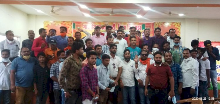 कांग्रेस नेता कुलदीप पटेल सहित सैंकड़ो ने भाजपा का दामन थामा