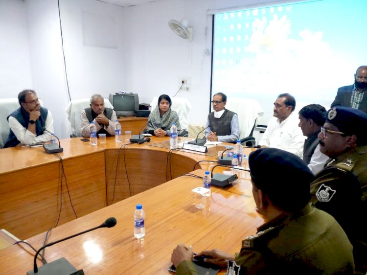 सीधी बस हादसे में मुख्यमंत्री ने एमपीआरडीसी के डीएम, एजीएम, मैनेजर और परिवहन अधिकारी को निलंबित करने के दिए निर्देश