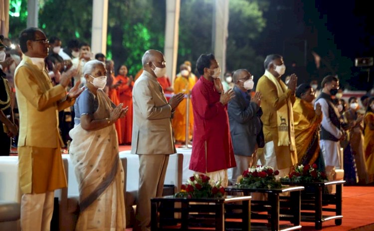 राष्ट्रपति श्री कोविंद दो दिवसीय प्रवास पर जबलपुर पहुँचे, माँ नर्मदा की महाआरती में हुए शामिल