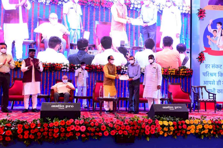 प्रदेश सरकार ने तीसरी लहर को लेकर दी ये चेतावनी, Doctors Day पर जताया आभार 