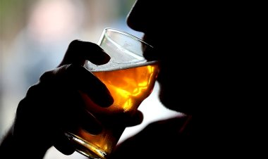 नशे में खुद को तलाशता आज का युवा