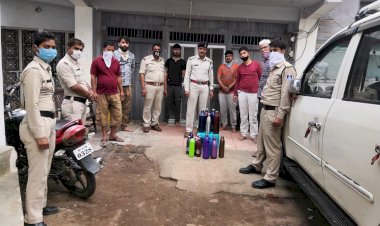कोरोना वायरस के चलते पुलिस की मदद के लिए आगे आये आम लोग