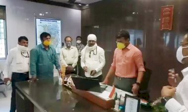 कलेक्टर सौरभ कुमार सुमन द्वारा किया गया प्रदेश का पहला ऑन लाईन ब्लड बैंक का शुभारंभ....