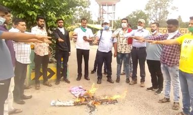 स्वदेशी स्वावलंबन अभियान महाकौशल प्रान्त के तत्वाधान में चीन के राष्ट्रपति और चीनी ध्वज का फूंका पुतला.....