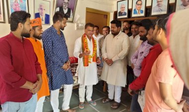 भाजपा स्थापना दिवस पर पार्टी की निव रखने वालों वरिष्ट कार्यकर्ताओं एवं वरिष्ठजनों का युवामोर्चा ने किया सम्मान...