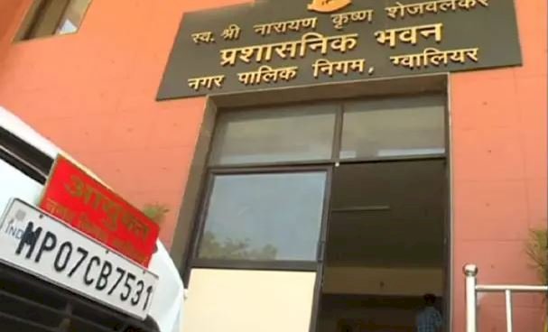 निगम आयुक्त के PA की रिपोर्ट पॉजिटिव आने पर मचा हड़कंप