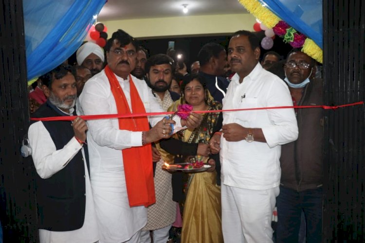 करोड़ो के लोकार्पण कार्यक्रम में छिंदवाड़ा प्रभारी मंत्री के साथ दिखे कांग्रेसी नेता 