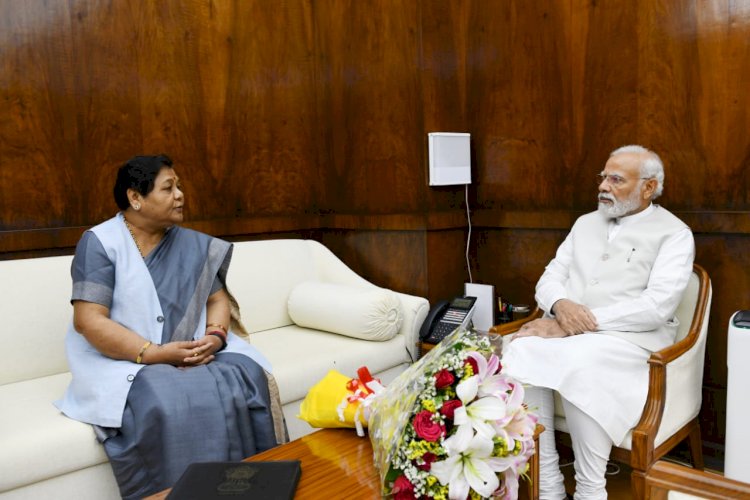 विभिन्न विषयों को लेकर छत्तीसगढ़ राज्यपाल सुश्री उइके ने प्रधानमंत्री श्री मोदी से की सौजन्य भेंट 