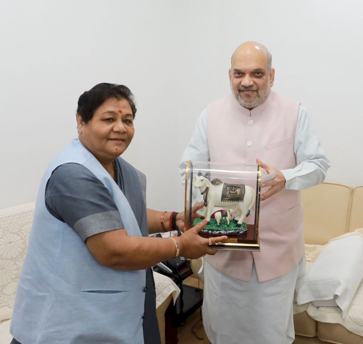 विभिन्न विषयों को लेकर छत्तीसगढ़ राज्यपाल सुश्री उइके ने प्रधानमंत्री श्री मोदी से की सौजन्य भेंट 