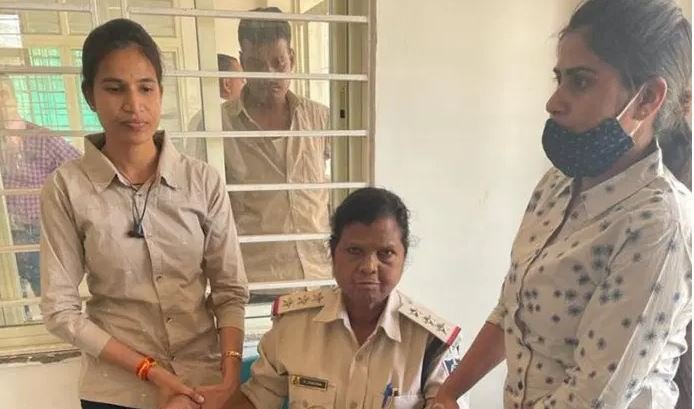 लोकायुक्त की बड़ी कार्रवाई, महिला पुलिस अधिकारी को  29000 की रिश्वत लेते रंगेहाथों गिरफ्तार
