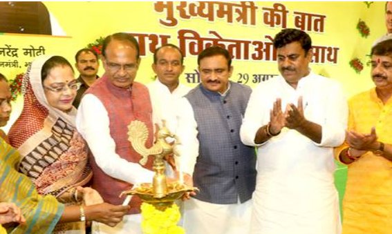 स्ट्रीट वेंडर्स के कल्याण के लिए लगाए जाएंगे बहुउद्देशीय शिविर : मुख्यमंत्री श्री चौहान