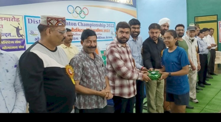 खेले गए फाइनल रोचक मुकाबले में भाजपा जिला अध्यक्ष ने किया खिलाड़ियों का सम्मान