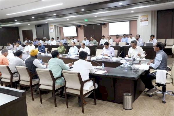 जल जीवन मिशन का सफल क्रियान्वयन जन-प्रतिनिधियों और अधिकारी-कर्मचारियों की सामूहिक जिम्मेदारी : मुख्यमंत्री श्री चौहान