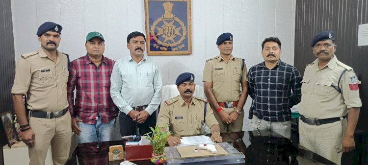 रूपये कमाने के फैर में बेच रहे थे देशी पिस्टल एक देशी पिस्टल दो जिन्दा कारतूस सहित चार आरोपी गिरफ्तार